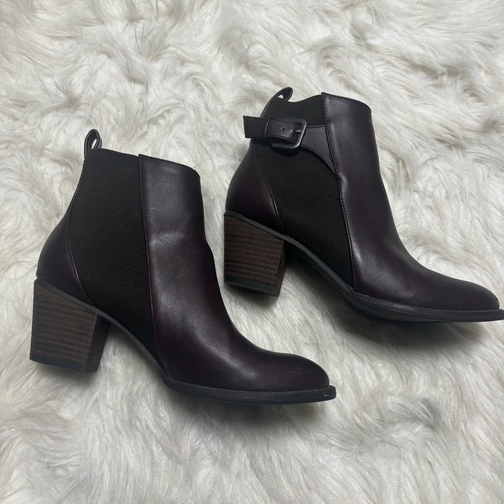 American Eagle Maroon Buckle Stacked Heel Booties size Women’s 8